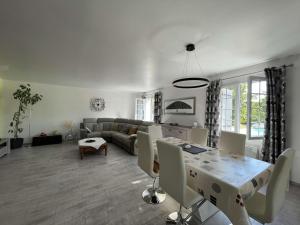 Villa à Orgnac-lAven avec piscine chauffée, 6 pers, jardin clôturé, animaux admis - FR-1-382-127