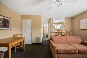 Basic Double Room room in Affordable Suites Wilson