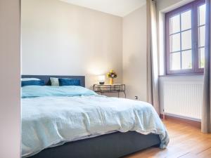 Maisons de vacances Spacious 150 sqm Home in a Natural Setting with Easy Access & Private Courtyard Parking - Balcony, Fire Pit, Ping-Pong, and Relaxing Outdoor Amenities : photos des chambres