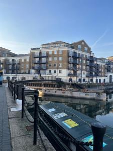 Limehouse Marina, London large 2 bed