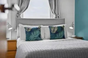 The Pinnacle by Cotels - CENTRAL LOCATION, PARKING, FIBRE WIFI, SMART TV, FULLY EQUIPPED KITCHEN - Towcester