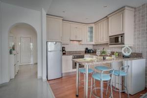 ADEJE -PLAYA FANABE- LAGOS De FANABE -APPARTMENT AT THE BEACH-CLOSE TO RESTAURANTS -AIRCO - HEATED POOLS