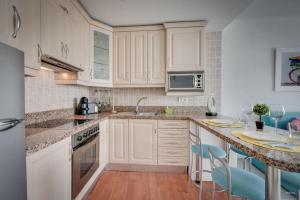 ADEJE -PLAYA FANABE- LAGOS De FANABE -APPARTMENT AT THE BEACH-CLOSE TO RESTAURANTS -AIRCO - HEATED POOLS