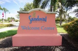 Modern home with converted office in gated Sandoval Community - 30-day min - Villa Eleadora - 马特里查