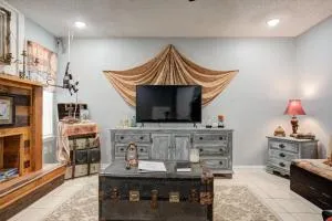 Pirate Theme - Unique Getaway - Family Friendly - Floydada