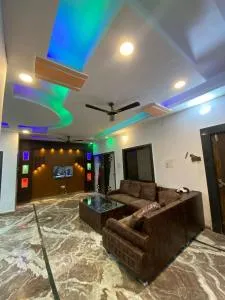 White house - Shāmgarh