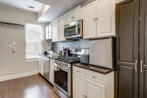 Centrally Located DC Row House Near Restaurants!