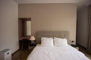 The Azure Villa W Large Pool And Outdoor Garden