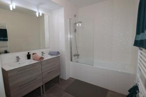 Appartements L-Aigue Marine by Tranquil at Home : photos des chambres