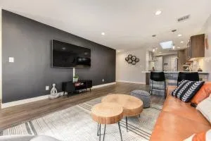 Charming Home, near beautiful park and tennis courts! - 罗克林