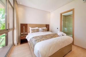 Green Side Golf 3 B.R Apartment