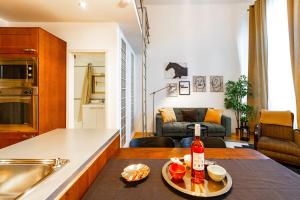 Riverside view two bedroom flat by the Chain Bridge