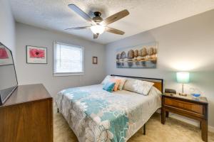 Deck and Lake Gaston Access Dog-Friendly Getaway