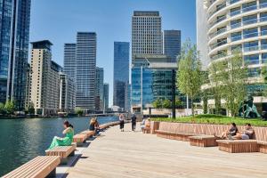 Londwell, Canary Wharf Riverside Retreat, Balcony & Views