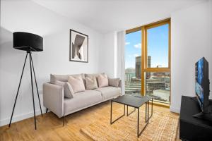 NEW BUILD - 1 Bed Apt Birmingham City Centre - Free Onsite Gym & Coffee Machine - Chinatown Area, located next to O2 Academy, Bullring & New Street Station - With Smart TV, FREE NETFLIX & WIFI