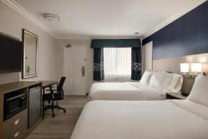 Queen Room with Two Queen Beds - Non-Smoking room in Quality Inn Lake Elsinore