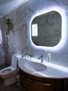 Elegant Neo-classic flat,min from center& new port