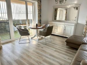 Luxury 3 Rooms Apartaments with fireplace and parking
