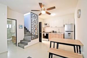 Stylish Homes & Comfy Pool Oasis