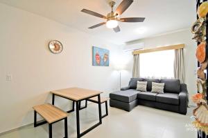 Stylish Homes & Comfy Pool Oasis