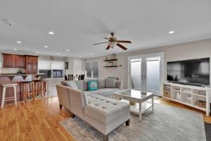 Oceanfront Villa - Panoramic NYC Views - Luxury Home