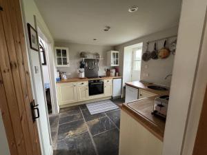 Charming cottage with loch and hill views nr Edinburgh