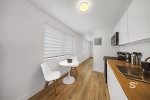 Stylish 1-BD Apt in Miami Gym, BBQ, Free Parking