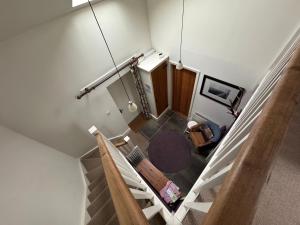 Charming cottage with loch and hill views nr Edinburgh