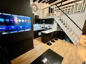 1 bedroom with loft murphy bed - Little Bay