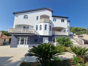 Apartments Villa Lora - Kraj