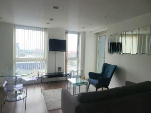 Spectacular private bedroom in 2 bedroom apartment