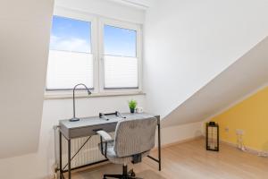 Kingsize Bett, Balkon, Arbeitsplatz, Netflix