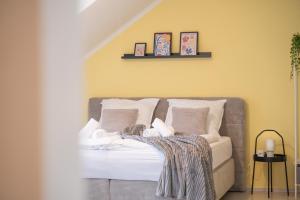 Kingsize Bett, Balkon, Arbeitsplatz, Netflix