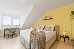 Kingsize Bett, Balkon, Arbeitsplatz, Netflix