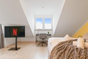 Kingsize Bett, Balkon, Arbeitsplatz, Netflix