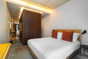 WHome Urban Loft with Modern Interior Design