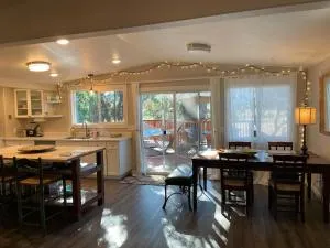 Riverbed House with hot tub - Cobb