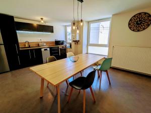 Appartements Appartement tout equipe de 2 chambres a charmes : photos des chambres