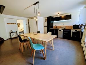 Appartements Appartement tout equipe de 2 chambres a charmes : photos des chambres
