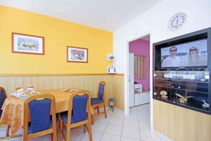 Two-Bedroom Apartment in Makarska - Makarska Riviera 6709