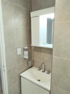Amplio departamento con 2 baños y ducha premium a 3 min del centro