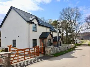 Kilmuir Cottage - Badenyon