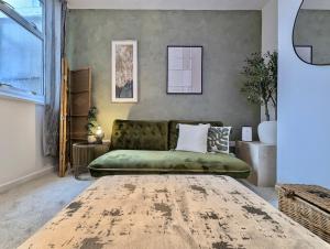 Central Home in Portsmouth Sleeps 10