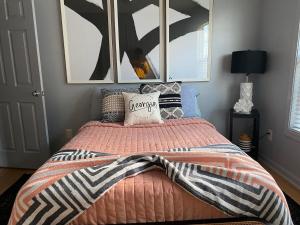 Two Cozy Homes Near GWCC & Mercedes Benz - Sleeps 15