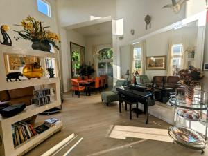 Executive Vacation House Next to Ritz Carlton Hotel