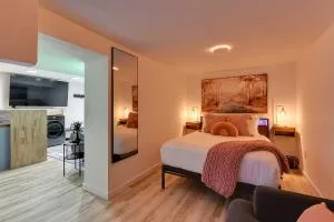 Modern Chic Retreat Luxe Comfort and Style - Papillion