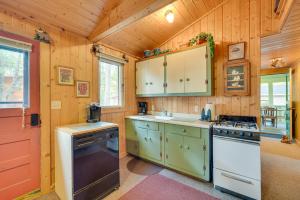 Hayward Cabin w Boat Slip + Fish House!