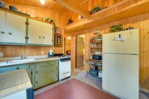 Hayward Cabin w Boat Slip + Fish House!