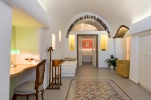 Grande Suite with Caldera View and Hot Tub