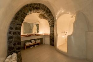 Grande Suite with Caldera View and Hot Tub